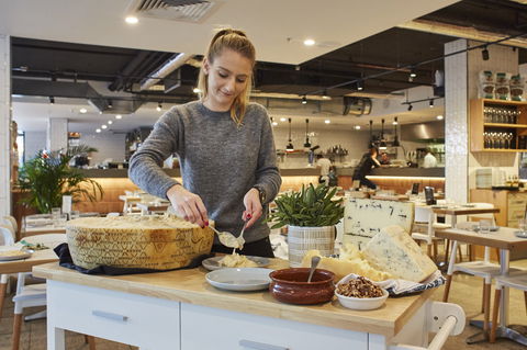 Flaming Cheese Wheel And Wine Experience: Brisbane - Local Tourism 0