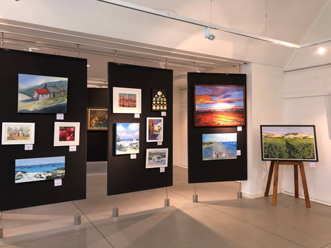 Clare Louise Treis - Australian Landscapes Exhibition -  Ascot Art Gallery Kadina - Australia Shopping 1