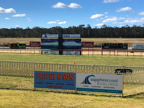 Tathra Cup Hawaiian Themed Fashions On The Field - Local Tourism 0