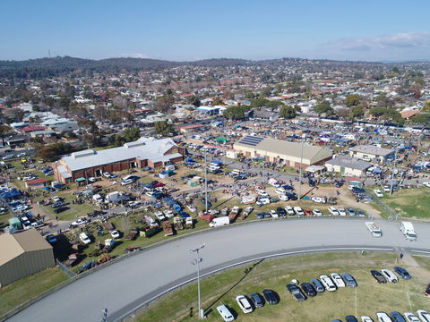 Wagga Swap Meet Run By  Classic And Historic Automobile Club Of Australia - Wagga Wagga Region - Accommodation Australia 0