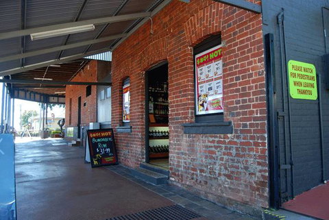 Four Iron Restaurant - Australia Shopping 1