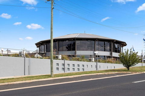 Quality Hotel Bathurst - Australia Shopping 7