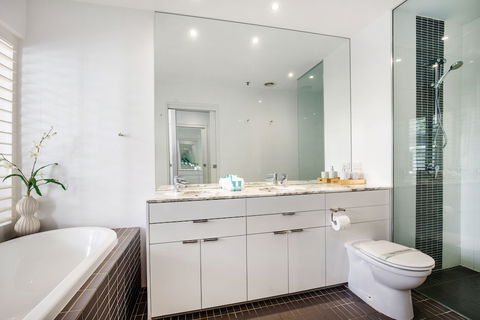 Ultra Broadbeach - Local Tourism 4
