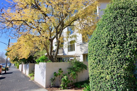 Apartments On Lygon - Local Tourism 3