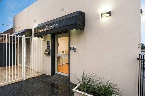 Fawkner Executive Suites & Serviced Apartments - Australia Shopping 3