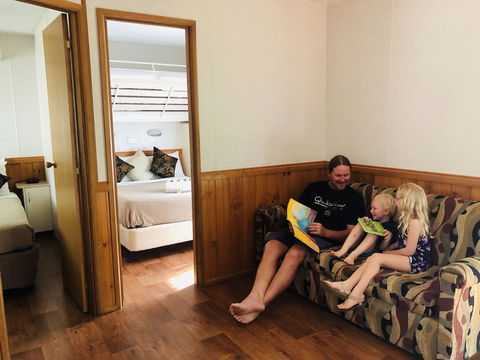 Nitmiluk Chalets - Local Tourism 4