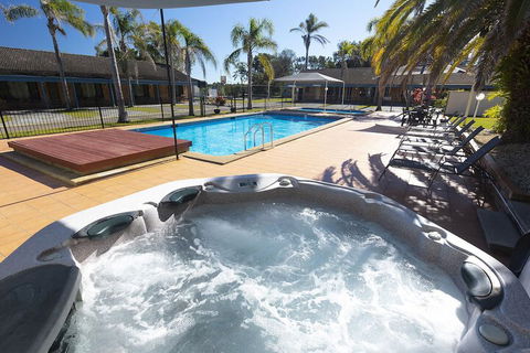 Seashells Beachfront Resort - Local Tourism 4