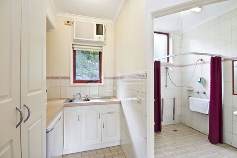 Lorne Coachman Inn - Accommodation Australia 3