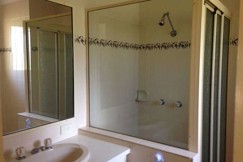 Country Rose Motel Warwick - Accommodation Australia 5