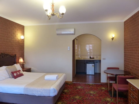 Meramie Motor Inn - Accommodation Australia 6