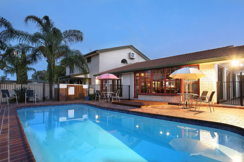 Tamworth Motor Inn & Cabins - Local Tourism 3