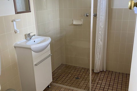 Aviators Lodge Motel - Local Tourism 6