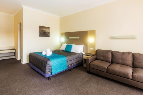 Caravilla Motor Inn - Local Tourism 6