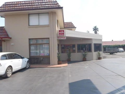 Caravilla Motor Inn - Local Tourism 0