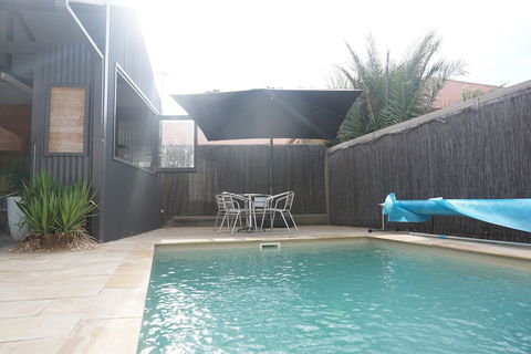 Charles Sturt Suites & Apartments - Local Tourism 4