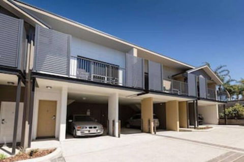 Cardiff Executive Apartments - Australia Shopping 0