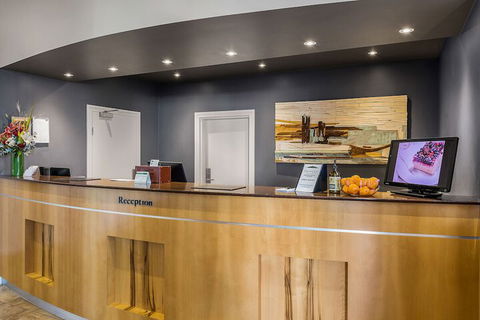 Peppers Seaport Hotel - Australia Shopping 1