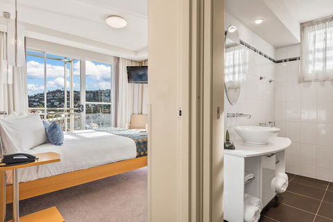 Peppers Seaport Hotel - Australia Shopping 4