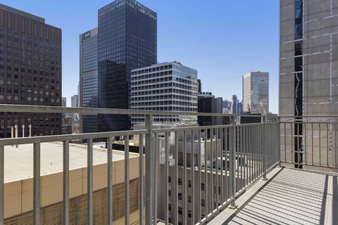 Oaks Melbourne On Collins Hotel - Accommodation Australia 1