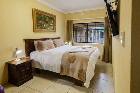 Overlander Homestead Motel - Local Tourism 6