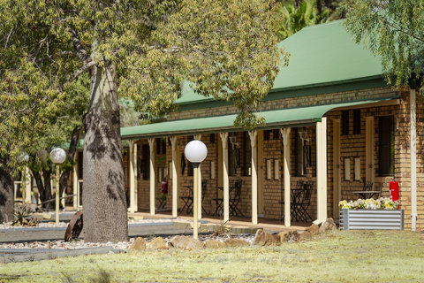 Overlander Homestead Motel - Local Tourism 0