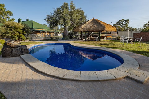 Overlander Homestead Motel - Local Tourism 2