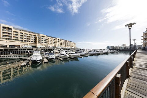 Oaks Glenelg Liberty Suites - Accommodation Australia 1