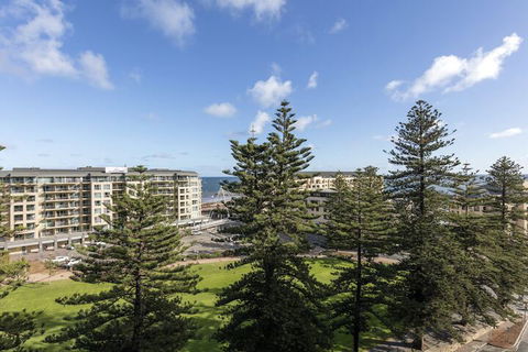 Oaks Glenelg Liberty Suites - Accommodation Australia 6