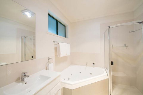 Clare Country Club - Accommodation Australia 7