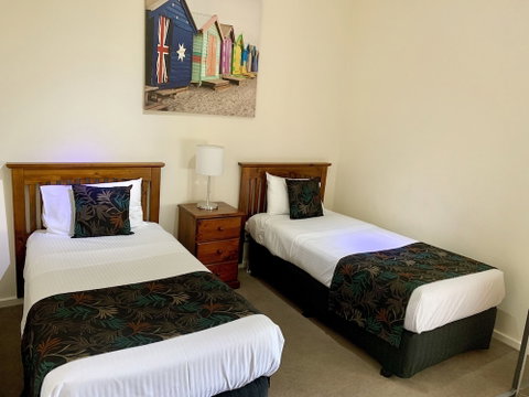 Ensenada Motor Inn And Suites - Australia Shopping 2