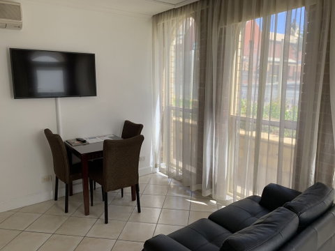 Ensenada Motor Inn And Suites - Australia Shopping 5