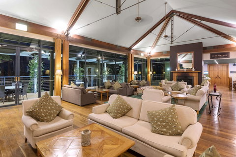 Oaks Cypress Lakes Resort - Bed n Breakfasts 1