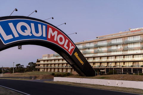 Rydges Mount Panorama Bathurst - Australia Shopping 7