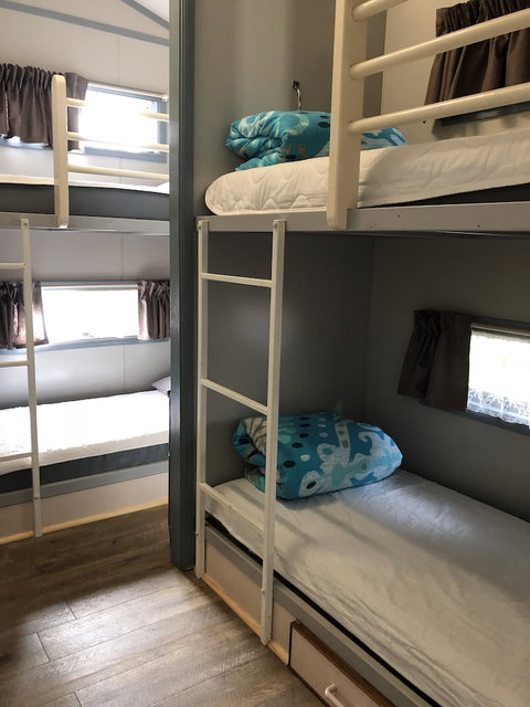 Twin Dolphins Holiday Park - Accommodation Australia 4