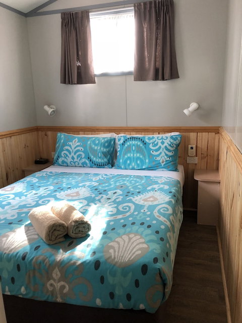 Twin Dolphins Holiday Park - Accommodation Australia 3
