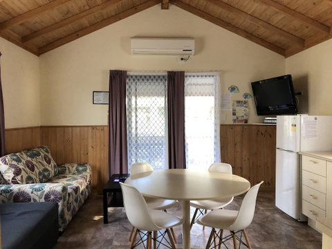 Twin Dolphins Holiday Park - Accommodation Australia 1