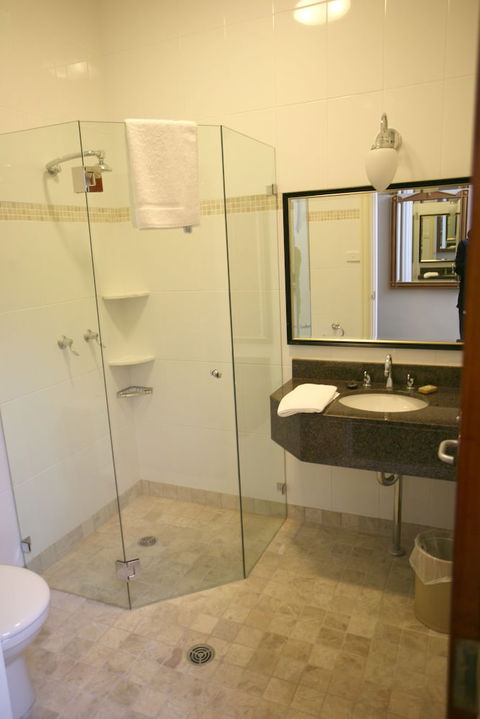 Darcys Hotel At Homebush - Australia Shopping 6