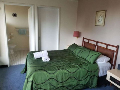 Raceways Motel - Bed n Breakfasts 5