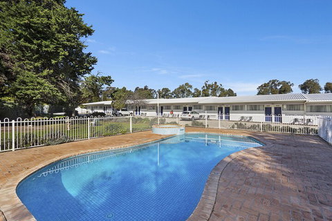 Byer Fountain Motor Inn, Holbrook - Accommodation Australia 7