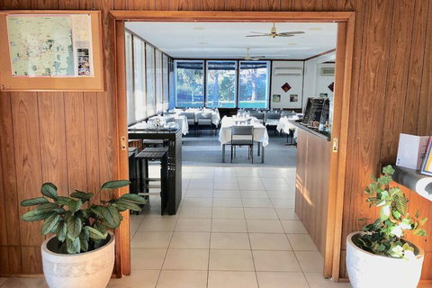 Byer Fountain Motor Inn, Holbrook - Accommodation Australia 3