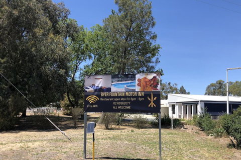 Byer Fountain Motor Inn, Holbrook - Accommodation Australia 4