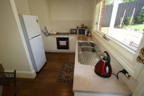 Annies Garden Cottage - Australia Shopping 2