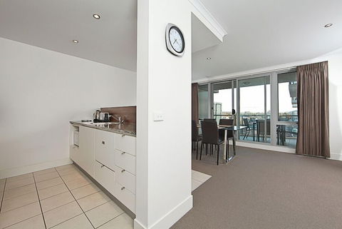 Accommodate Canberra - The Avenue - Local Tourism 6
