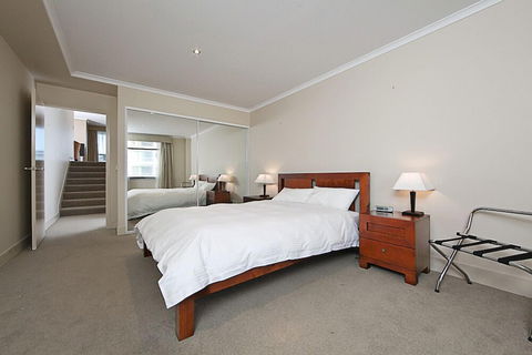 Accommodate Canberra - The Avenue - Local Tourism 2