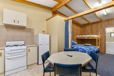 Millicent Hillview Caravan Park - Accommodation Australia 3