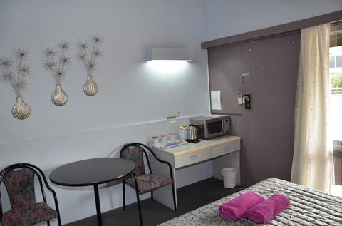 Warwick Motor Inn - Accommodation Australia 4