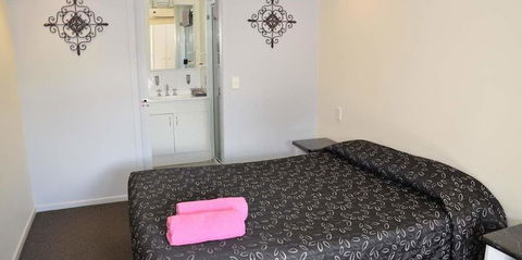 Warwick Motor Inn - Accommodation Australia 3