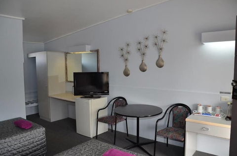 Warwick Motor Inn - Accommodation Australia 2
