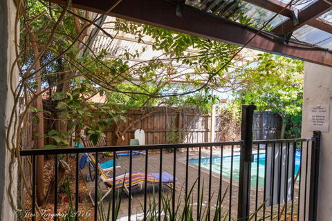 Aarn House B & B Airport Accommodation - Accommodation Australia 3