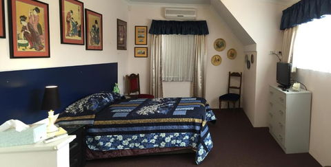 Aarn House B & B Airport Accommodation - Accommodation Australia 5